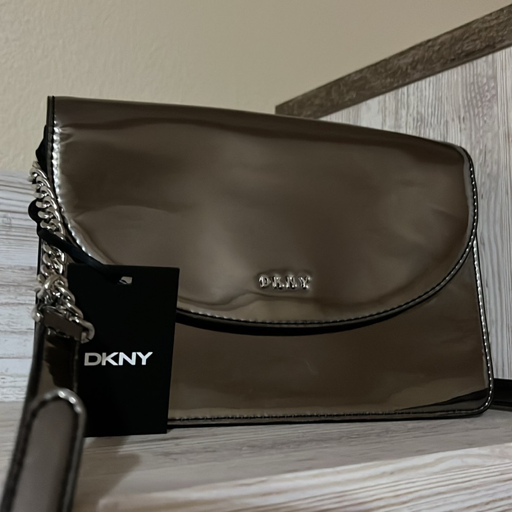 DKNY | Gifting Flap Cross Body Gum, Metallic Silver